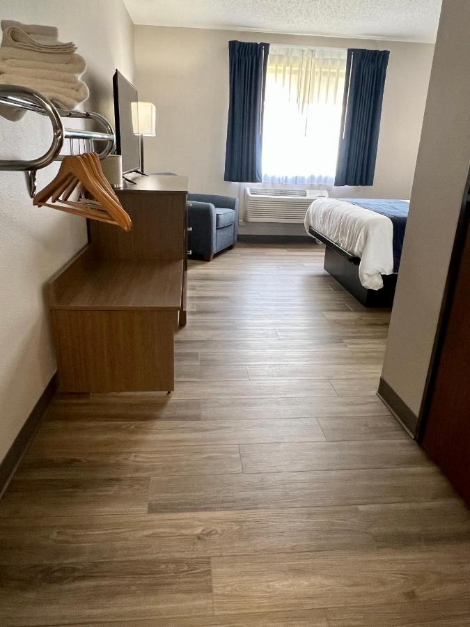 Hilltop Inn & Suites Grove Eksteriør bilde
